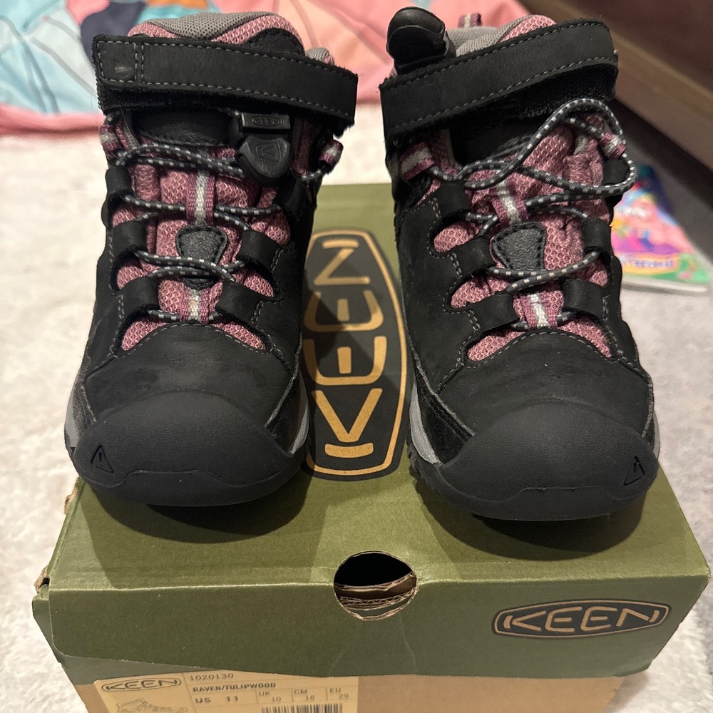 KEEN Targhee mid height waterproof hiking boots size 11 little girls